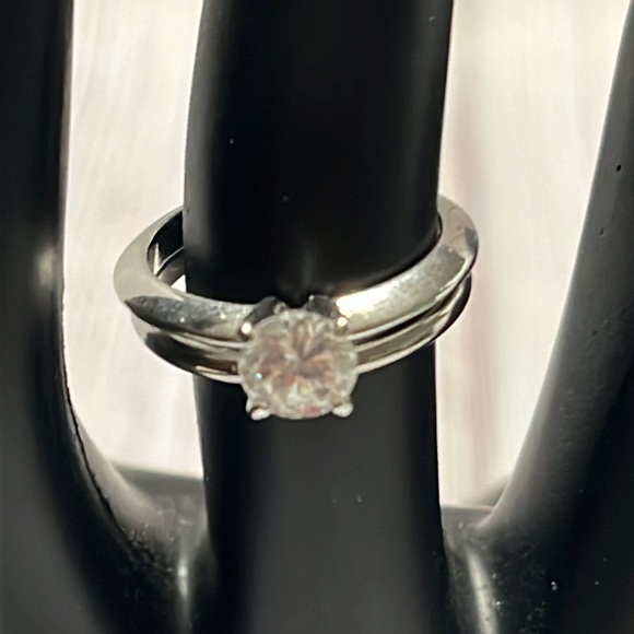 Silver Bridal Set. 1/2cm CZ set in silver tone with plain band. Pre owned - Picture 5 of 7